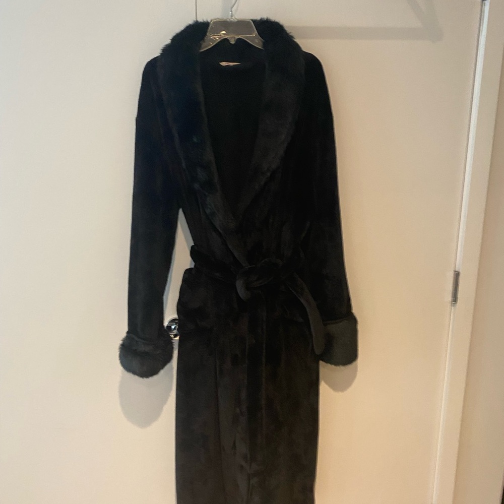 La Vie En Rose Black Plush Robe with Shawl Collar